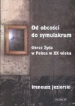 Od obcości do symulakrum