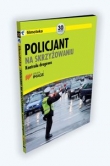 Policjant na skrzyżowaniu Kontrola drogowa