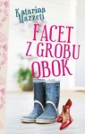 facet-z-grobu-obok.jpg
